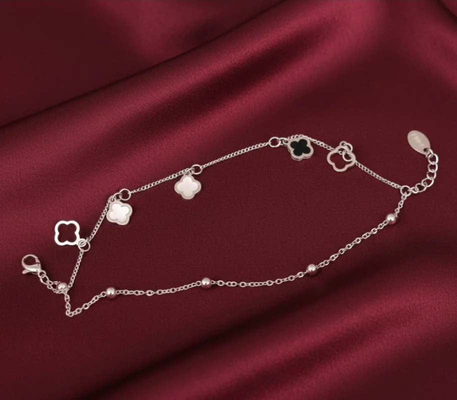 Silver clover charm anklet for women in Pakistan