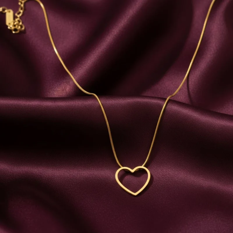 Minimal gold heart pendant necklace for women in Pakistan